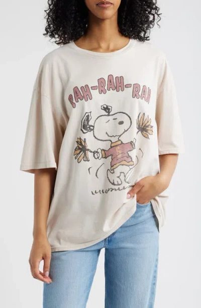 Junk Food Peanuts® Snoopy Oversize Cotton Graphic T-shirt In White