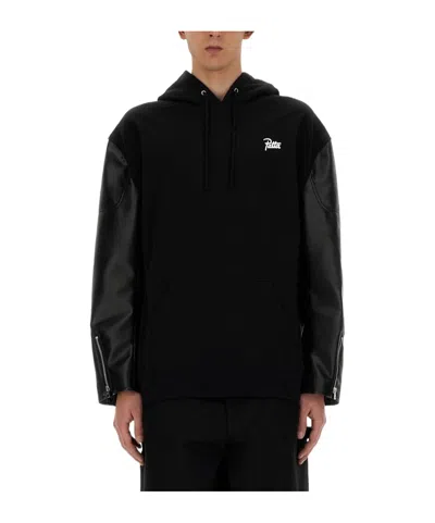 JUNYA WATANABE JUNYA WATANABE X PATTA LOGO PRINTED DRAWSTRING HOODIE