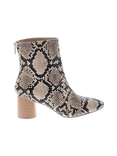 Pre-owned Just Fab Ankle Boots In Ivory