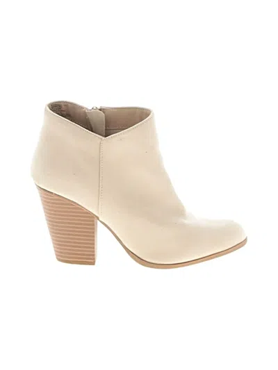 Pre-owned Just Fab Ankle Boots In White