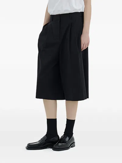 Juunj Pleated Shorts In Black