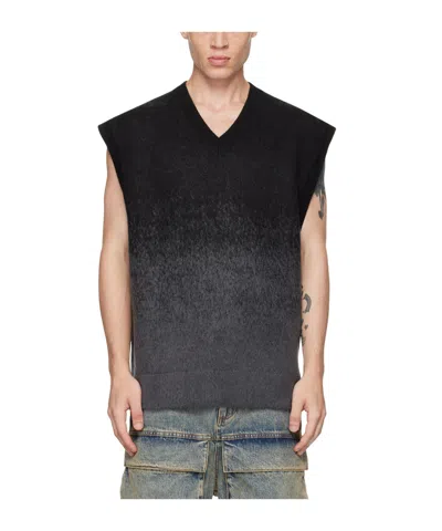Juunj Sleeveless V-neck Knitted Vest In Black