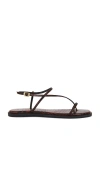 Kaanas Alayta Square Toe Sandal In 金色