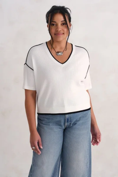 Kada The Awaken Rib V-neck In White