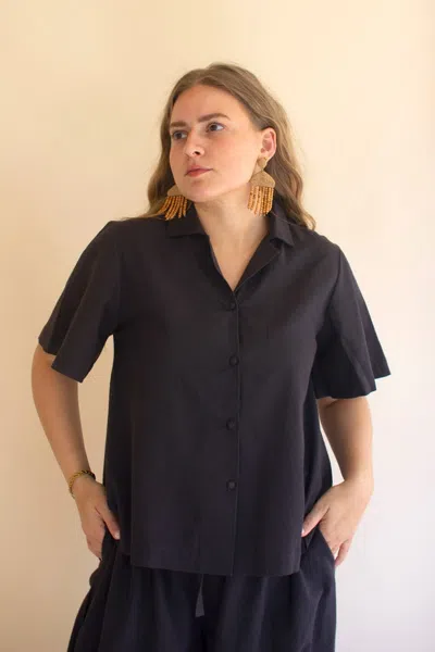 Kalalou Short-sleeve Buttondown Blouse With Collar - Midnight In Multi