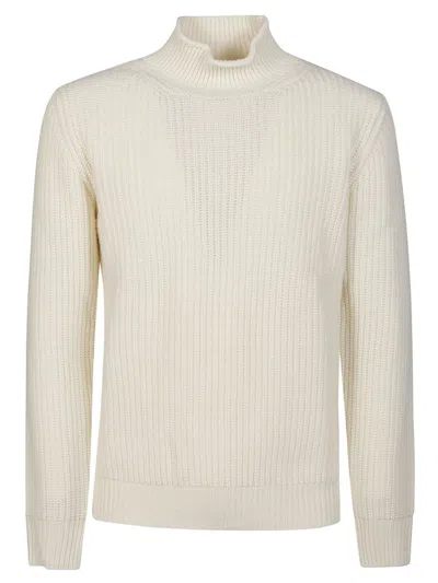 Kangra Turtle Neck Sweater In White