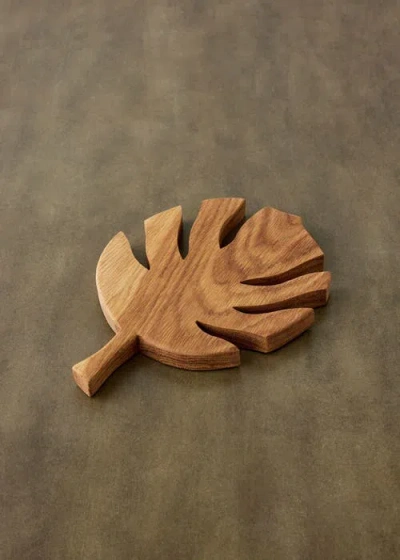 Kanju Interiors Palm Leaf Natrual London Plane Wood Trivet In Brown