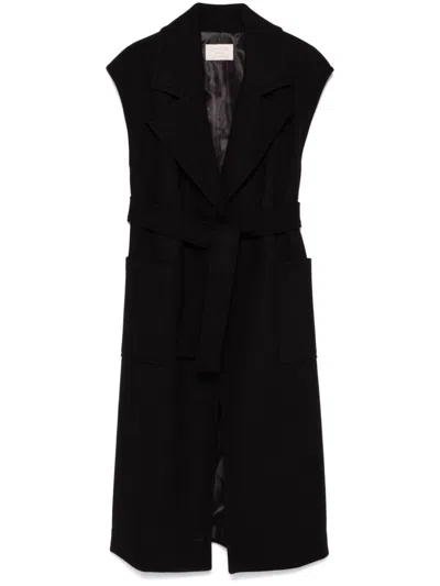Kaos Sleeveless Coat In Black