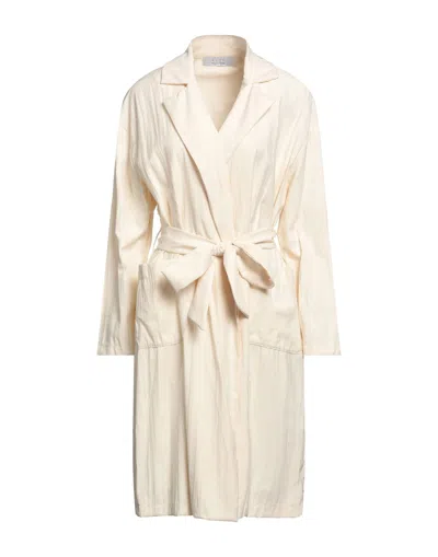 Kaos Overcoats In White
