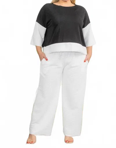 Karen T Design Cozy Textured Two-piece Set In White/black In Multi