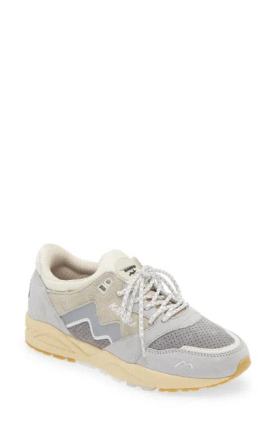 Karhu Gender Inclusive Aria 95 Sneaker In Cork/ Foggy Dew