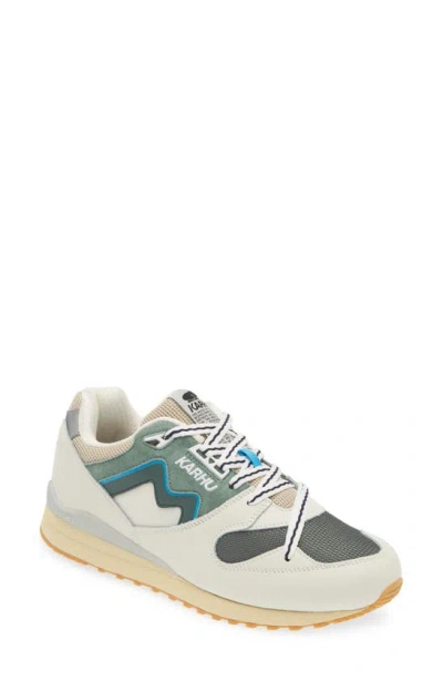 Karhu Synchron Classic Sneaker In Lily White/ Forest Green