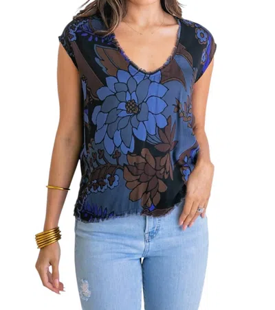 Karlie Floral Scoop Fray Top In Navy In Blue