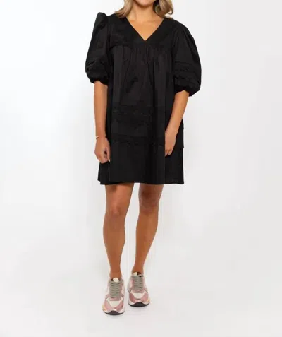 Karlie Poplin V-neck Scallop Puff Dress In Black