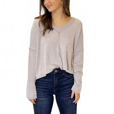 Karlie Ribbed V-neck Center Seam Cozy Sweatshirt Top In Mauve In Gray