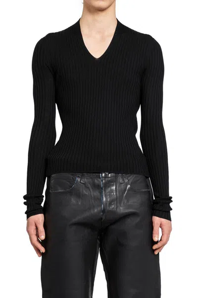 Karmuel Young V-neck Sweater In Black