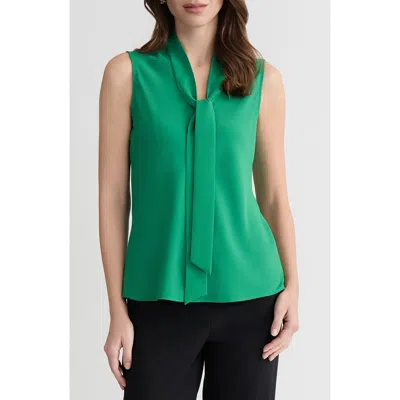 Kasper Sleeveless Tie Front Top In Green
