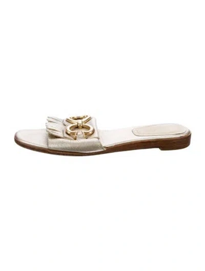 Pre-owned Kate Spade Leather Chain-link Accents Slides In Gold