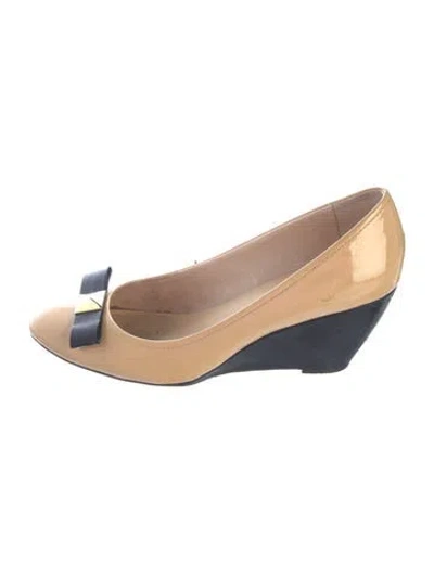 Pre-owned Kate Spade Patent Leather Bow Accents Pumps In Neutral
