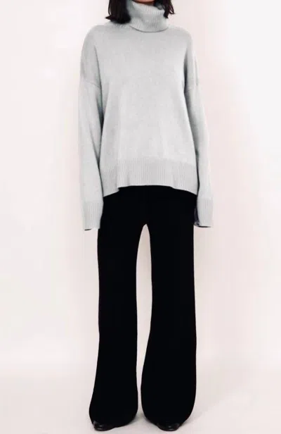 Kathryn Mccarron Charlie Oversized Cashmere Turtleneck Sweater In Grey In Gray
