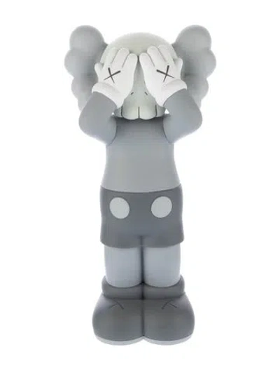 Pre-owned Kaws Holiday United Kingdom Companion Figurine In Grey
