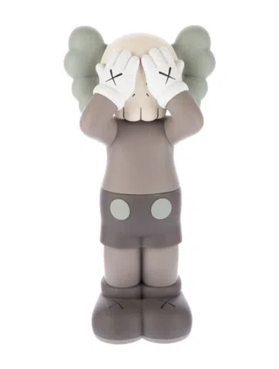 Pre-owned Kaws Holiday United Kingdom Vinyl Figure In Brown