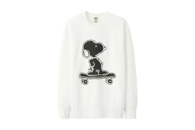 Pre-owned Kaws Men's  X Uniqlo X Peanuts Snoopy Skateboarding Sweatshirt In White