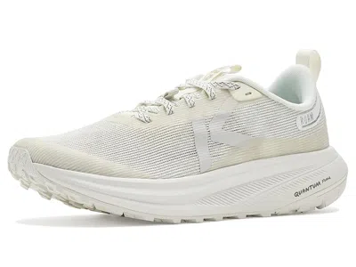Keen Roam In White