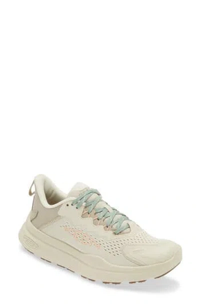 Keen Wk450 Walking Sneaker In Birch/peach Parfait