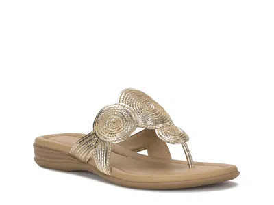 Kelly & Katie Dezie Sandal In Gold