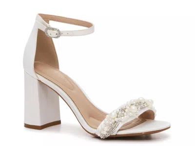 Kelly & Katie Drema Sandal In White