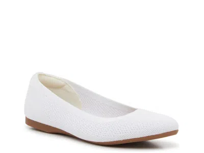 Kelly & Katie Emila Flat In White