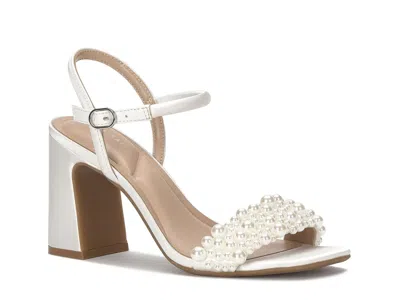 Kelly & Katie Evelina Sandal In White