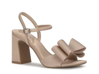 Kelly & Katie Ezrie Sandal In Brown