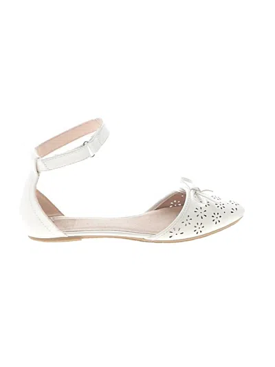 Pre-owned Kelly & Katie Flats In White