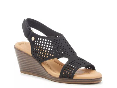 Kelly & Katie Jereni Wedge Sandal In Multi