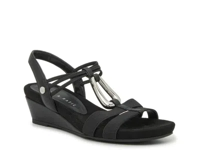 Kelly & Katie Vannia Wedge Sandal In Multi