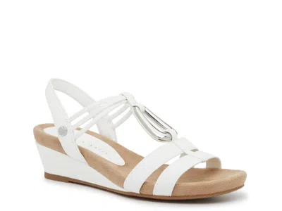 Kelly & Katie Vannia Wedge Sandal In White