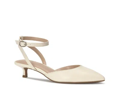 Kelly & Katie Vikka Pump In White