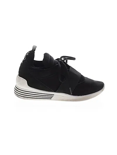 Pre-owned Kendall & Kylie Sneakers In Black