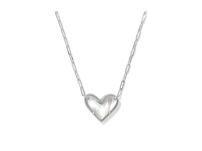 Kendra Scott Ari Heart Statement Short Pendant In Metallic