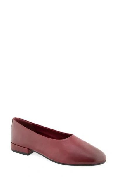 Kenneth Cole Garland Flat In Burgundy