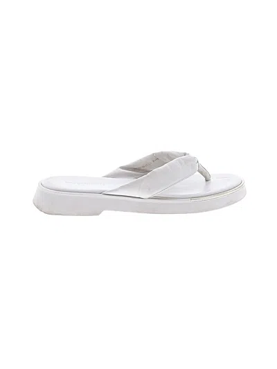 Pre-owned Kenneth Cole New York Flip Flops In White