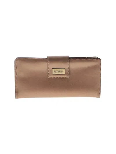 Pre-owned Kenneth Cole Reaction Leather Clutch In Gold