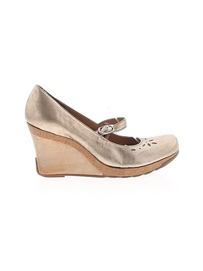 Pre-owned Kenneth Cole Reaction Wedges In Gold