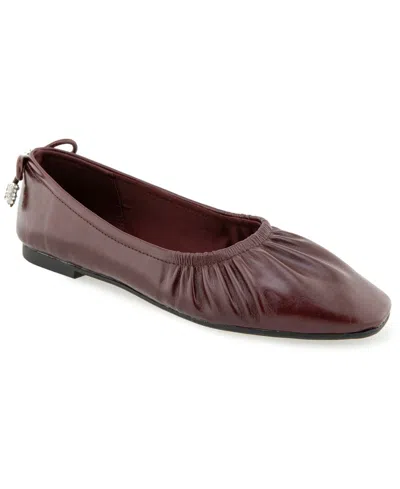 Kenneth Cole Reaction Women's Max Ruched Ballet Slip-on Flats In Mahogany