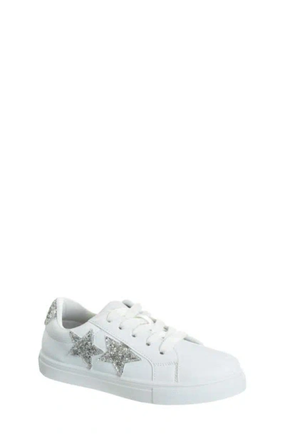 Kensie Kids' Glitter Star Sneaker In White Silver