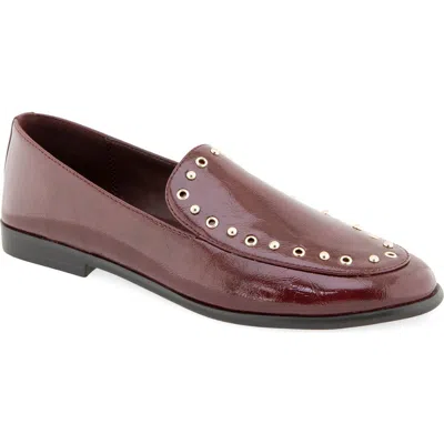 Kensie Whitney Faux Leather Loafer In Burgundy