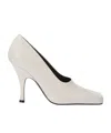 Khaite Eva Calfskin Leather Pumps In White