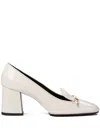 Khaite Fawn Zweifarbige Pumps Aus Lackleder In White